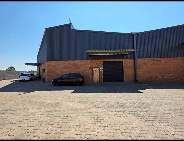 1,220M² WAREHOUSE TO LET IN ORMONDE
